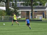 Laatste training S.K.N.W.K. JO10-1 (partijtje tegen de ouders) van woensdag 22 mei 2024 (46/133)